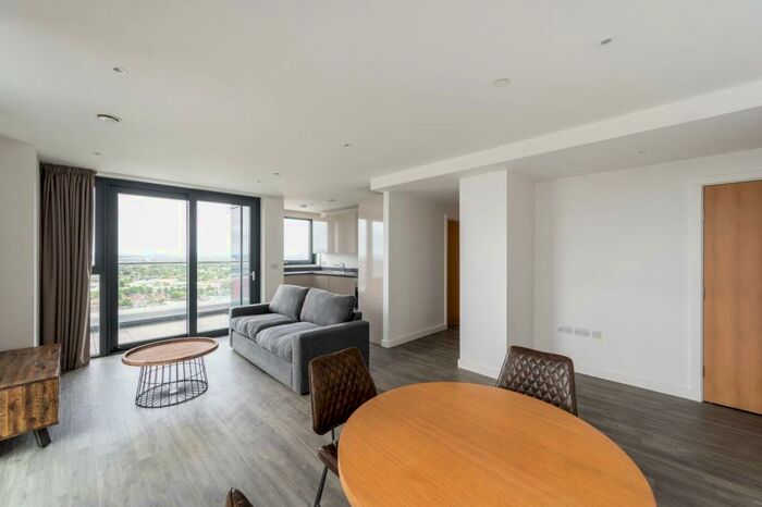 3 Bedroom Flat To Rent In The Well House, Sutton, SM1