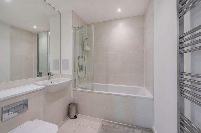 1 Bedroom Flat To Rent In Falconbrook Gardens, Canary Wharf, E16