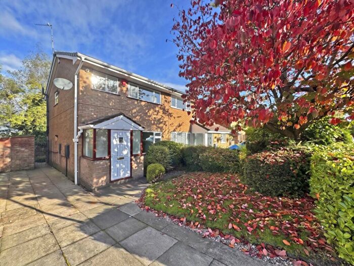 3 Bedroom Semi-Detached House For Sale In Penthorpe Drive, Heyside, Royton, OL2