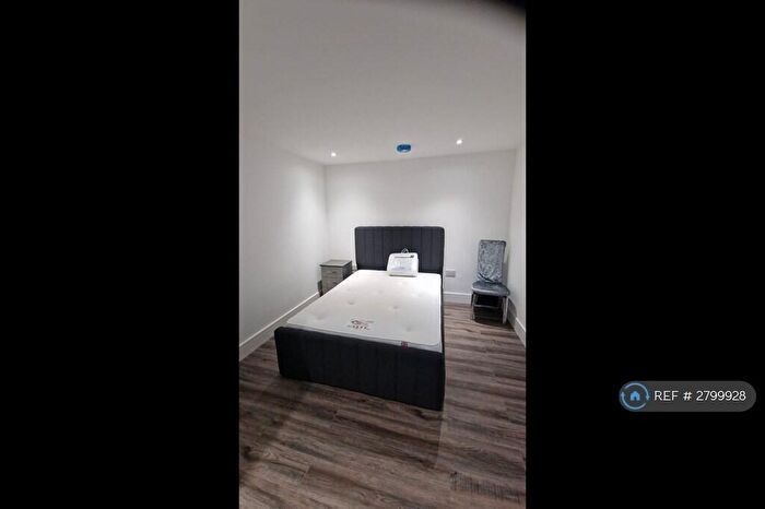 2 Bedroom Flat To Rent In Priory St, Carmarthen, SA31