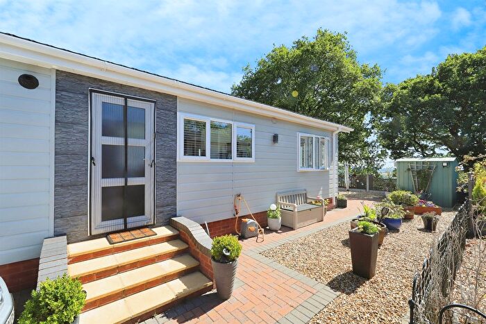 2 Bedroom Park Home For Sale In Earls Ditton Lane, Hopton Wafers, Kidderminster, DY14