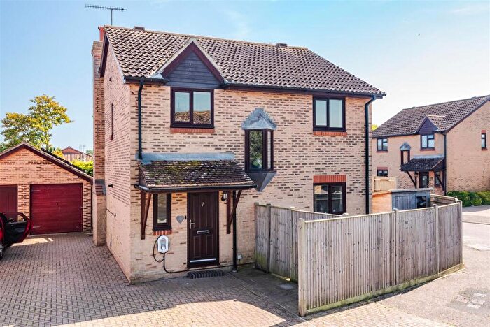 4 Bedroom Detached House For Sale In Steeple View, Worthing, BN13