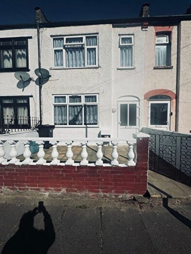 2 Bedroom Terraced House To Rent In Roman Road, Ilford, IG1