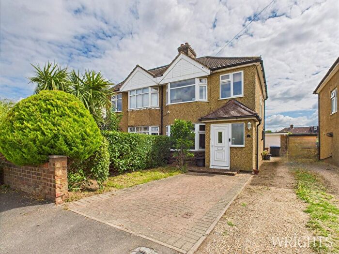 3 Bedroom Semi-Detached House For Sale In Holme Road, Hatfield, AL10