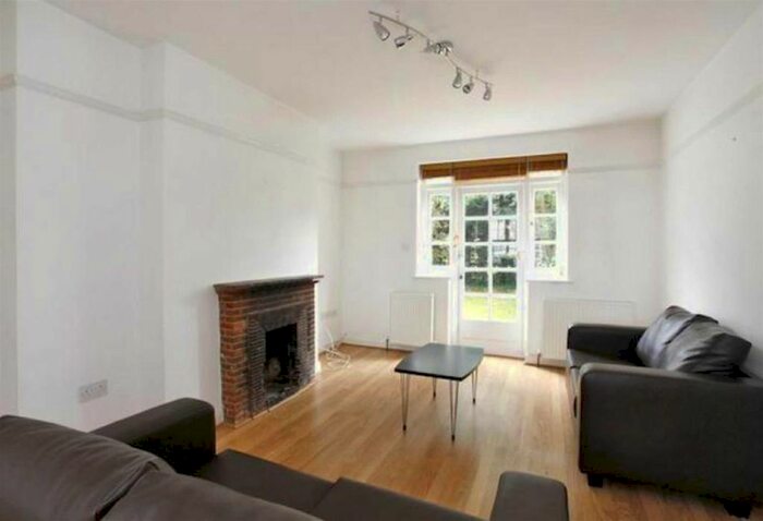 3 Bedroom Semi-Detached House To Rent In Asmuns Hill, London, NW11