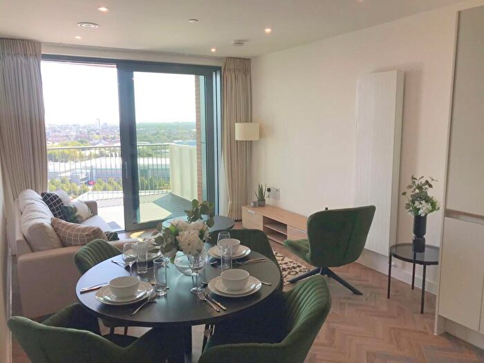 2 Bedroom Apartment To Rent In Skyline Apartments, Bromley By Bow, E3