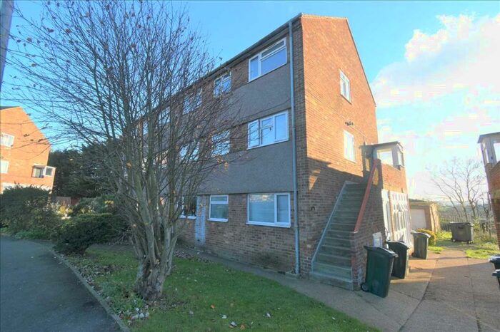 2 Bedroom Apartment To Rent In Weardale Avenue, Dartford, DA2
