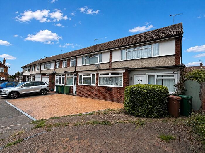 3 Bedroom End Of Terrace House For Sale In Maxwell Road, Ashford, TW15