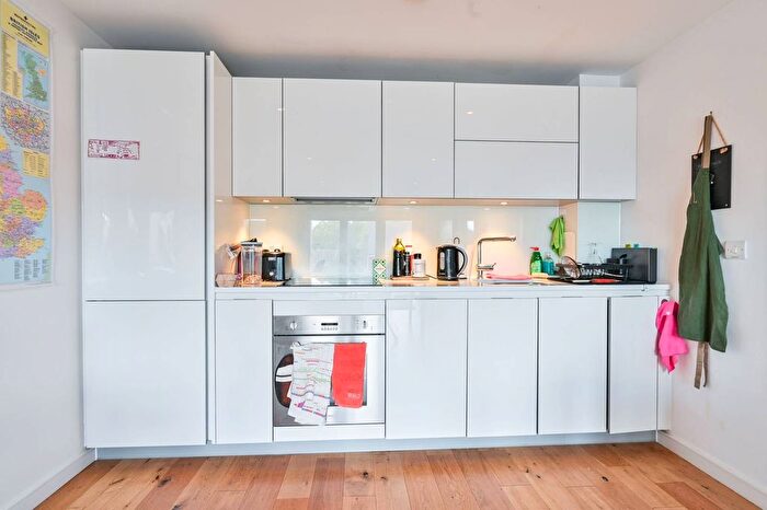 1 Bedroom Flat For Sale In Patmos Road, Oval, London, SW9