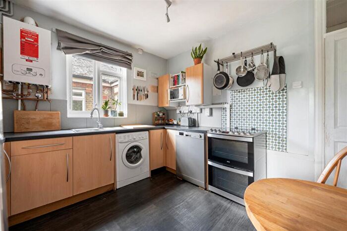 2 Bedroom Flat For Sale In Leucha Road, Walthamstow, E17