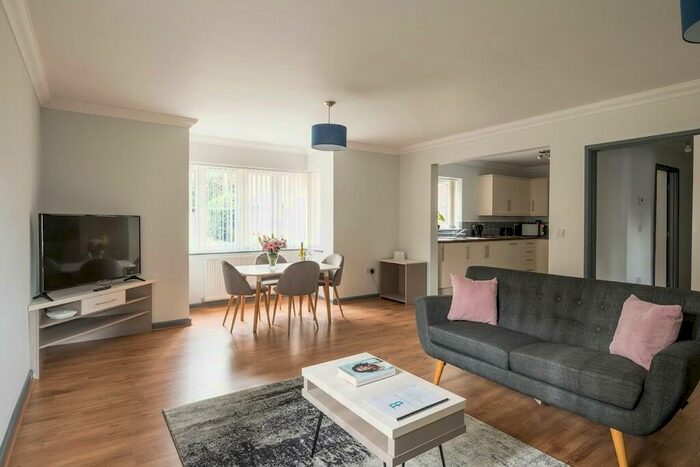 1 Bedroom Apartment To Rent In Bassett Green Road, Southampton, SO16