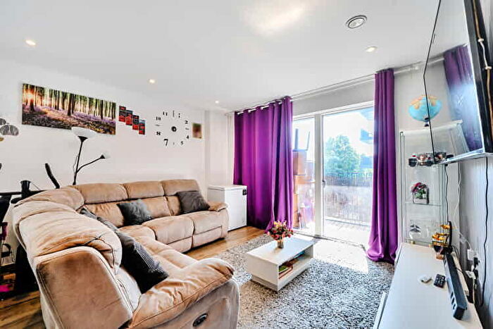 2 Bedroom Flat For Sale In Purbeck Gardens, Lower Sydenham, London, SE26