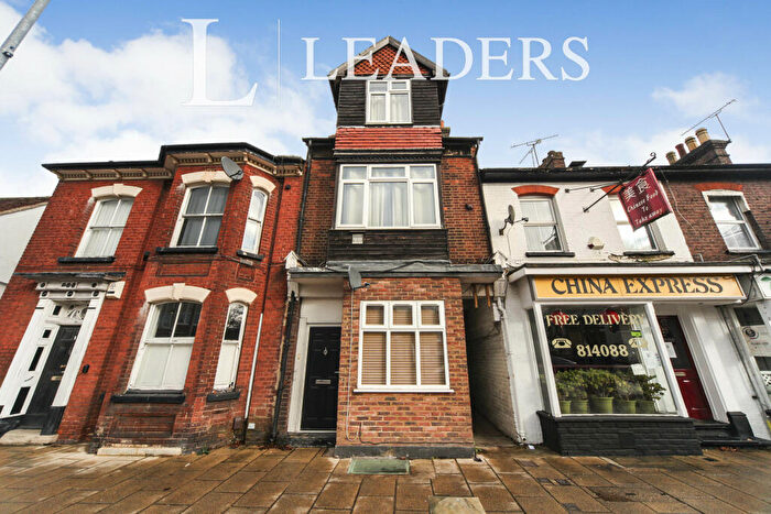 2 Bedroom Apartment To Rent In High Street South -, LU6