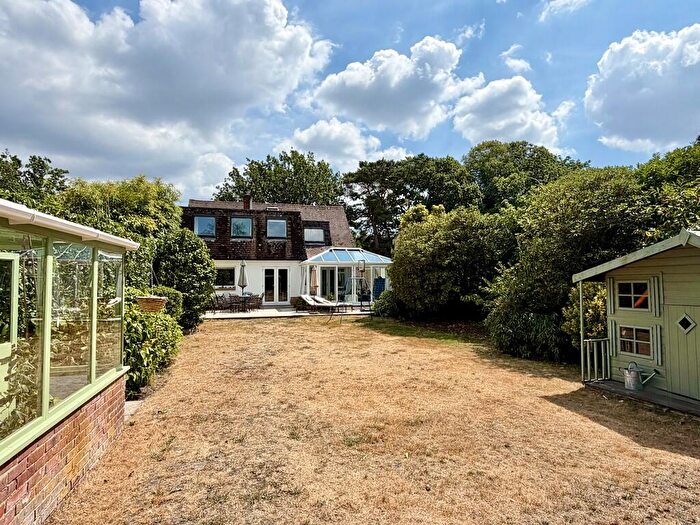 3 Bedroom Detached House For Sale In Roman Road, Broadstone, BH18 - Photo 5