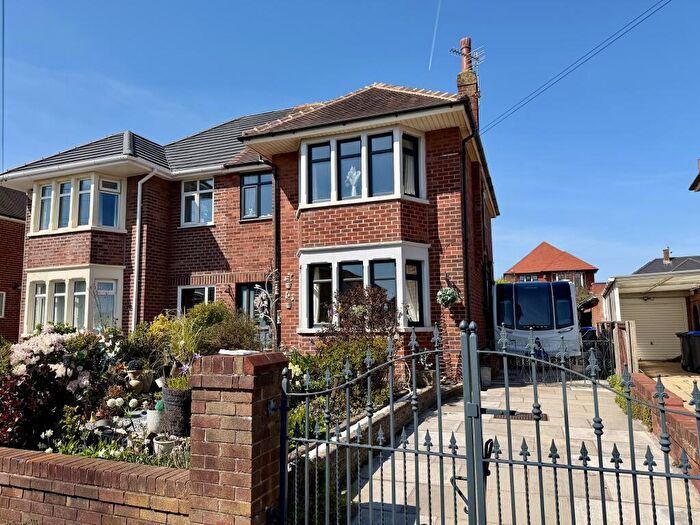 3 Bedroom Semi Detached House For Sale In Maplewood Drive, Thornton-cleveleys, FY5