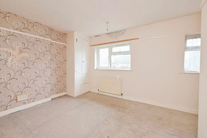 2 Bedroom Terraced House For Sale In Gladstone Road, Northampton, Northamptonshire, NN5
