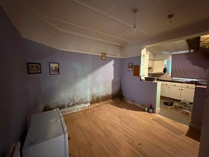 2 Bedroom Semi-Detached House For Sale In Carterhatch Road, Enfield, Middlesex, EN3