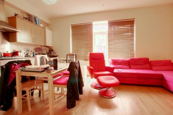 2 Bedroom Flat To Rent In West Green Road, Turnpike Lane, N15