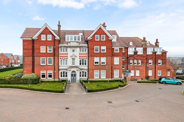 2 Bedroom Apartment For Sale In Eversley Park, Folkestone, CT20
