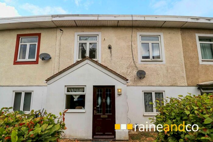 3 Bedroom Property To Rent In Bishops Rise, Hatfield, AL10