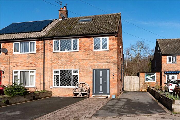 4 Bedroom Semi-Detached House For Sale In Green Lane, Ledston, Castleford, West Yorkshire, WF10