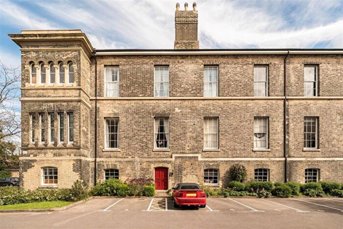 2 Bedroom Flat For Sale In Gilbert Close, Woolwich, SE18