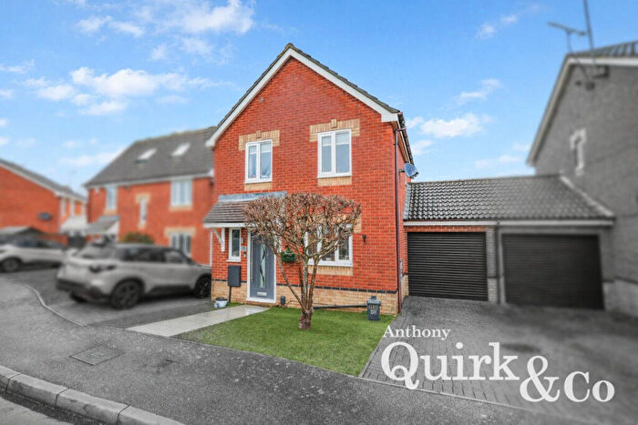 3 Bedroom Link Detached House For Sale In Lambourne, Canvey Island, SS8