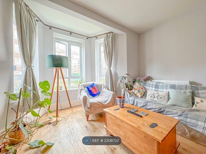 2 Bedroom Flat To Rent In Lulworth House, London, SW8