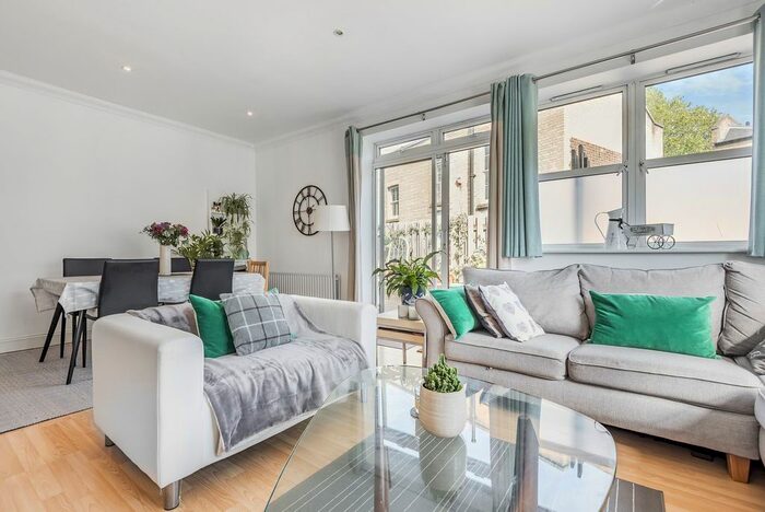 3 Bedroom Flat To Rent In Kennington Lane, Imperial Court, SE11