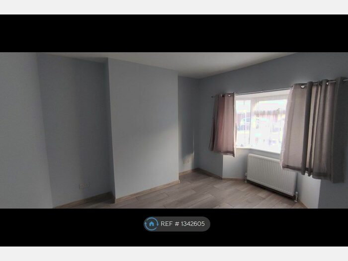 3 Bedroom Semi-Detached House To Rent In Long Drive, London, W3