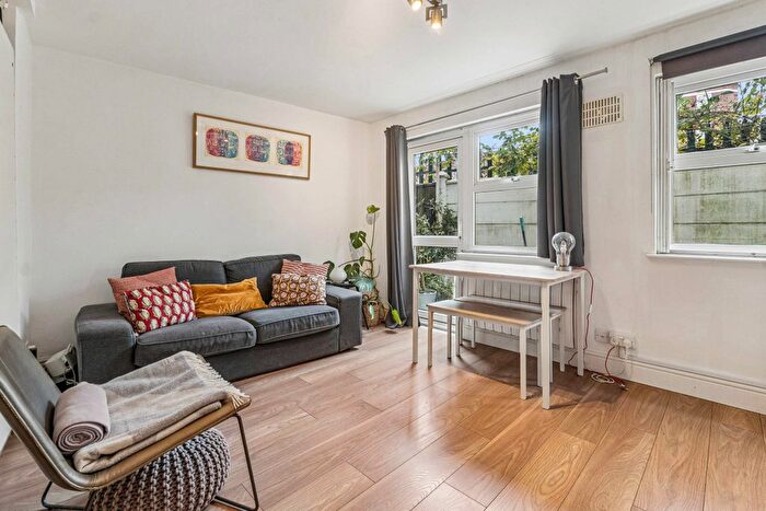 1 Bedroom Studio For Sale In Ladbroke Grove, London, Uk, W10