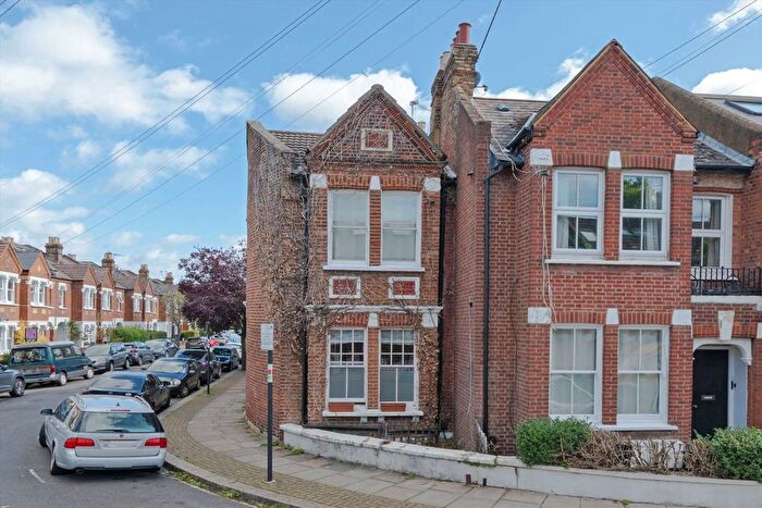 2 Bedroom Flat To Rent In Cargill Road, Earlsfield, SW18