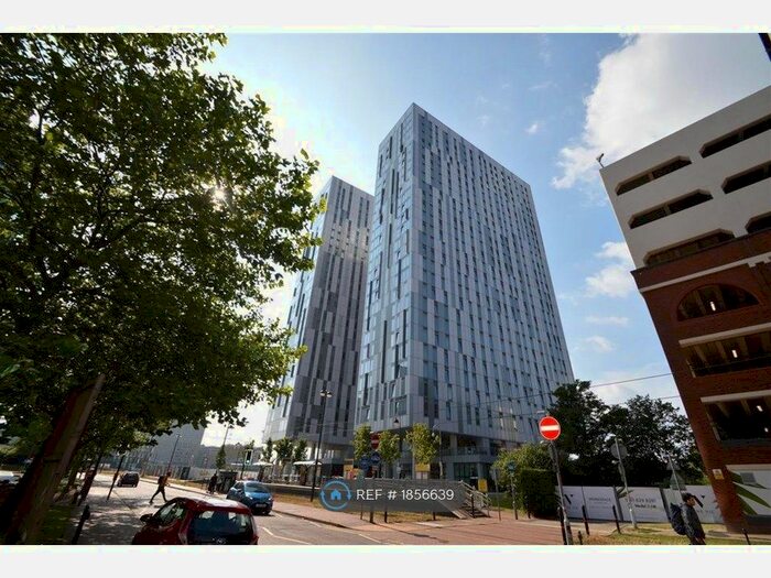 3 Bedroom Flat To Rent In Michigan Point Tower B, Salford, M50