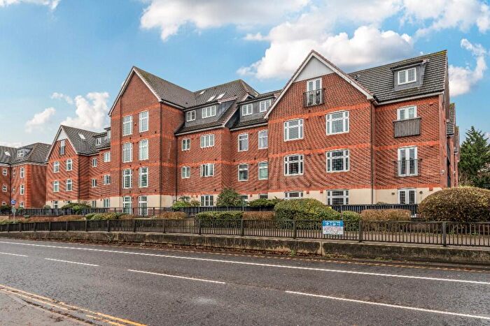 1 Bedroom Flat For Sale In London Road, Camberley, Surrey, GU15