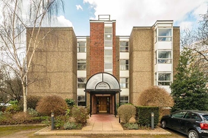 2 Bedroom Flat To Rent In Sullivan Close, London, SW11