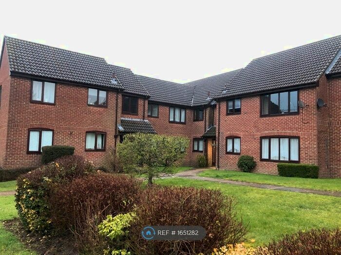 2 Bedroom Flat To Rent In Marlow Road, Bishops Waltham, Southampton, SO32