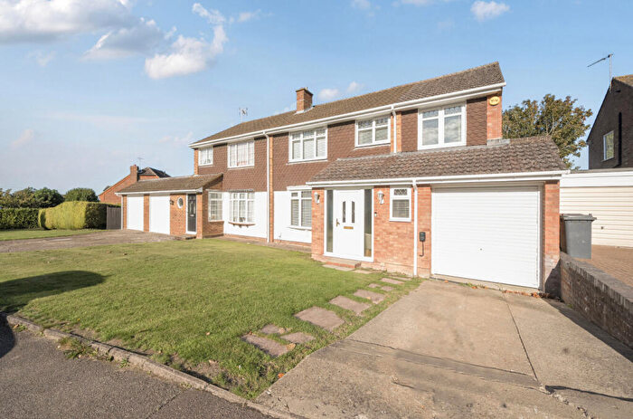 4 Bedroom Semi-Detached House For Sale In Canesworde Road, Dunstable, Bedfordshire, LU6