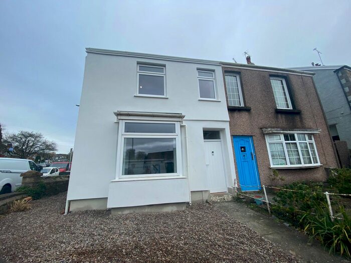 4 Bedroom Semi-Detached House To Rent In Coedsaeson Crescent, Sketty, Swansea, SA2