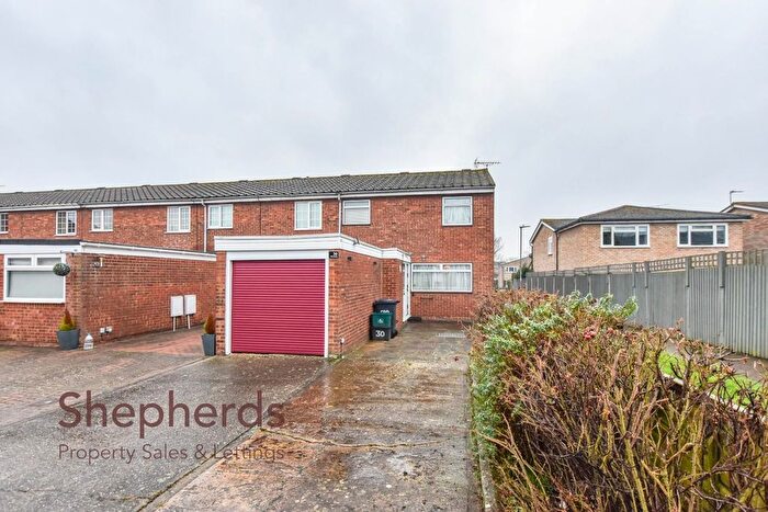 3 Bedroom End Of Terrace House For Sale In Silverfield, Broxbourne, EN10