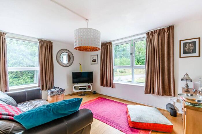 2 Bedroom Flat To Rent In Ross Road, South Norwood, London, SE25