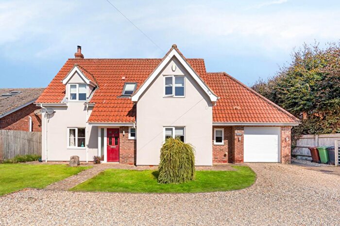4 Bedroom Detached House For Sale In Substantial Four Bedroom Detached Family Home In Yaxham, NR19
