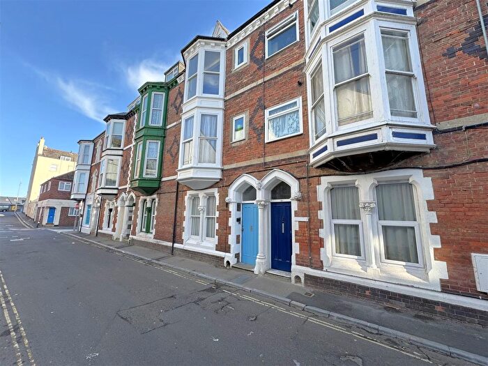 2 Bedroom Flat For Sale In Gloucester Street, Weymouth, DT4
