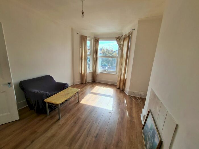 2 Bedroom Flat To Rent In Westbury Road, Ilford, IG1