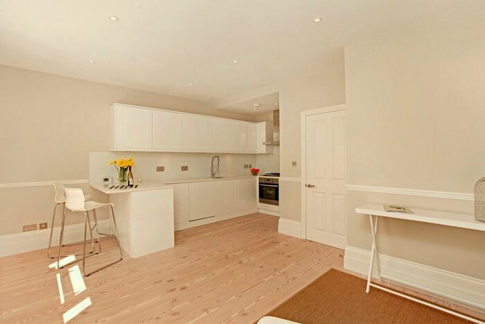 1 Bedroom Flat To Rent In Trinity Road, London, SW17