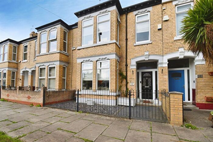 4 Bedroom Terraced House For Sale In Hamlyn Avenue, Hull, HU4