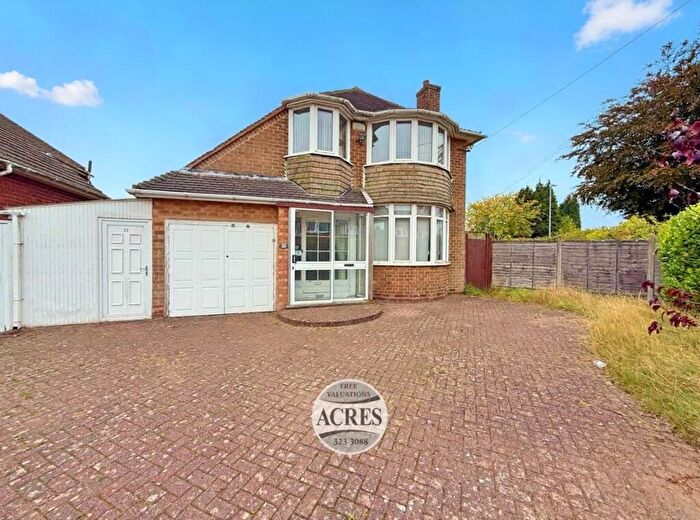 3 Bedroom Detached House For Sale In Ferndale Road, Streetly, B74