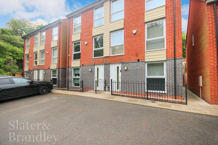 4 Bedroom End Of Terrace House To Rent In Brodwell Grove, Nottingham, NG3