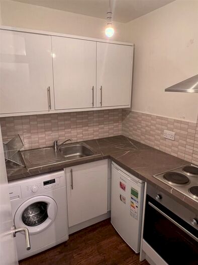 1 Bedroom Flat To Rent In Rock Street, London, N4