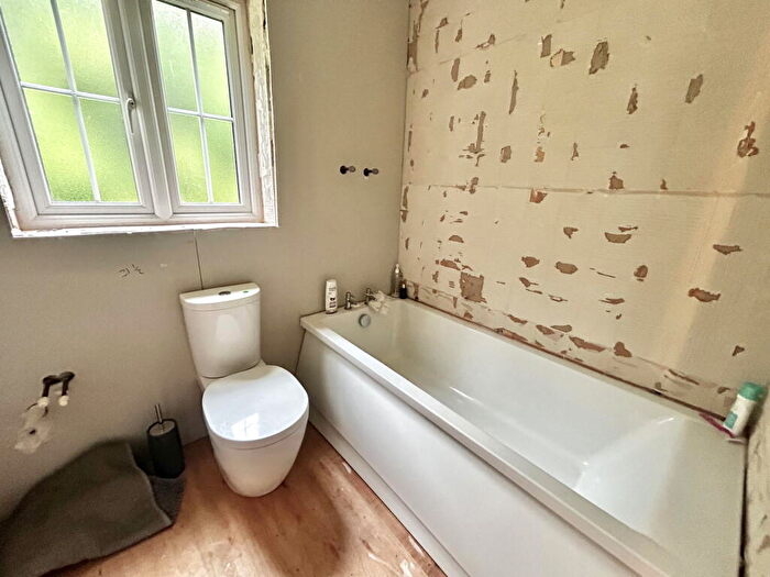 4 Bedroom Detached House For Sale In Chadstone Close, Monkspath, B90