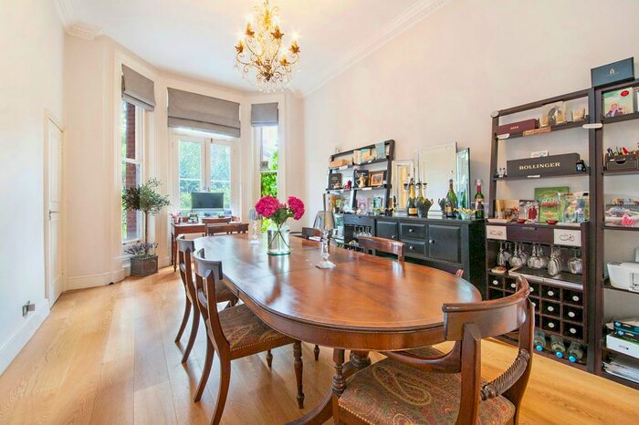 2 Bedroom Flat To Rent In Lower Sloane Street, London, SW1W
